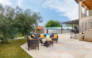 Beautiful villa Dussich with pool near Oprtalj
