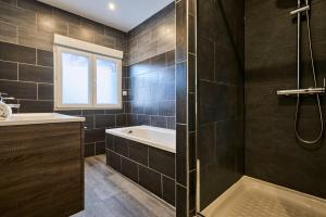 Maisons d'hotes 3 bedroom house with courtyard, near metro : photos des chambres