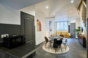 Maisons d'hotes 3 bedroom house with courtyard, near metro : photos des chambres