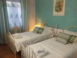 Hotels Logis Hotel Restaurant L'Esquielle : Chambre Lits Jumeaux