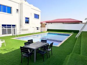 4 Bedrooms villa for rent