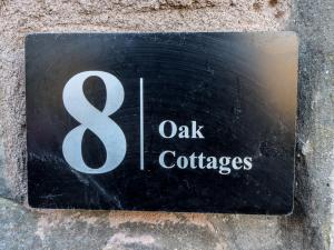 8 Oak Cottages