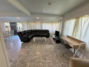 3 Bedroom Apartment with Garden - Waterview Heights