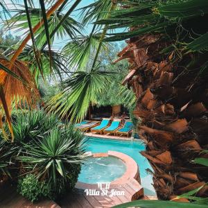 Maisons d'hotes Villa St Jean SUITE Romantique : Suite Lit King-Size - Vue sur Piscine