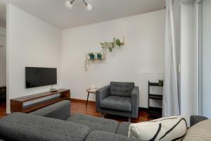 Black and Brown Apartment with Free Parking and Furnished Balcony in Wrocław by Renters