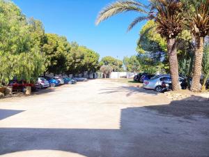 30 people, pool, disco,10 min beach