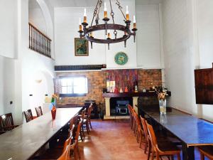 30 people, pool, disco,10 min beach