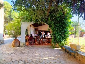 30 people, pool, disco,10 min beach