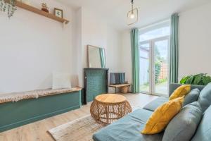 4 bedroom house with garden
