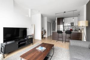 Loop 1BR w Gym Pool WD nr Millennium Park CHI-227