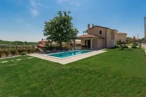 Beautiful villa Stefany with pool in Porec - Flengi