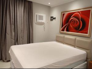 Apt Guarujá lado praia 2 Dorm FAN 2 WI-FI , Netflix, mobiliado, Ar, 1vaga, até 6 pessoas