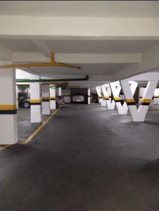 Apt Guarujá lado praia 2 Dorm FAN 2 WI-FI , Netflix, mobiliado, Ar, 1vaga, até 6 pessoas