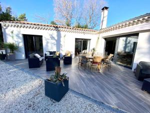 Villas VILLA haut de gamme 6-8p, 3 ch, 3 sdb, piscine et superbe jardin clos : photos des chambres