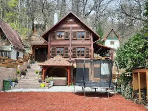 Rönkház Noszvaj - نوسفاج