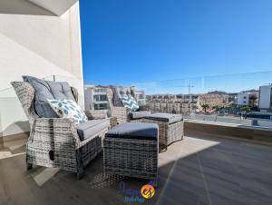 Modern Penthouse Apartment with Com Pool EB14