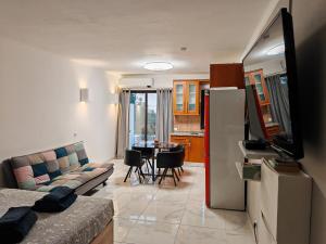 Apartamento Páteo - piscina, churrasqueira e vista jardim