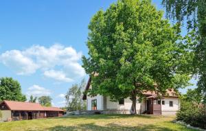 7 Bedroom Lovely Home In Szalstry