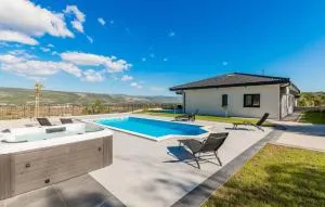 Lovely Home In Grubine With Sauna - Šumet