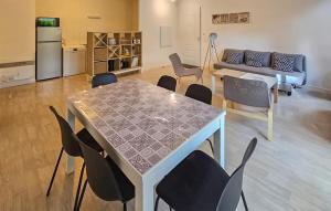 2 Bedroom Nice Apartment In Le Pellerin