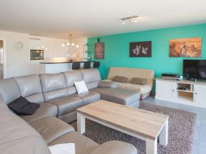 Stylish Stay w Sea Views