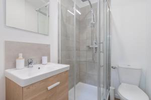 Appartements 1 bedroom apartment near tram, CHR + parking : Appartement 1 Chambre