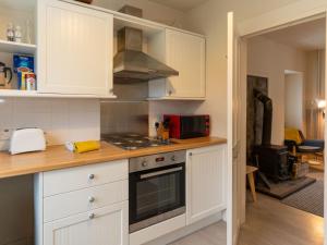 Holiday Home 2 Railway Cottage by Interhome