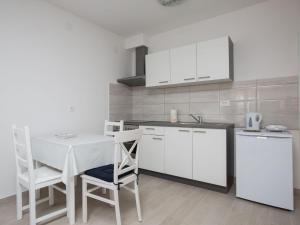 Apartment Vero-5 by Interhome