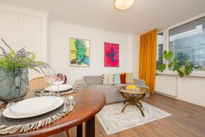 Marszałkowska Stylish Apartment with Balcony Warsaw Center by Noclegi Renters