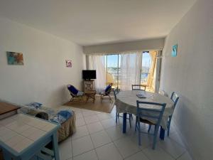 Appartement 2 pièces avec piscine et parking à Port Camargue - FR-1-250-113