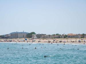 Appartement 2 pièces en rez-de-chaussée proche plage avec parking privé et terrain de pétanque - FR-1-387-109
