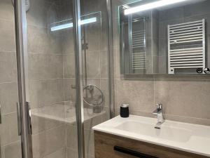 Appartements Appartement Samoens, 4 pieces, 8 personnes - FR-1-624-130 : photos des chambres