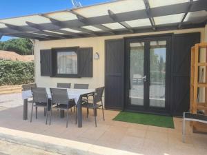 Maisonnette 46p. piscines toboggans et plage 200m