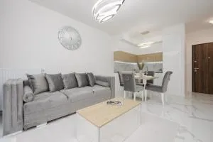Luxurious Grey Apartment with Sauna, Gym and Parking by Noclegi Renters - Zawady