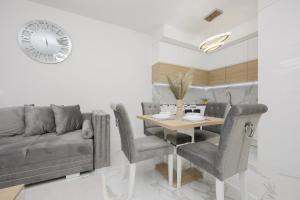 Luxurious Grey Apartment with Furnished Balcony and Parking by Renters