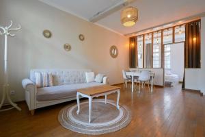 Charming 2 bedroom apartment with terrace
