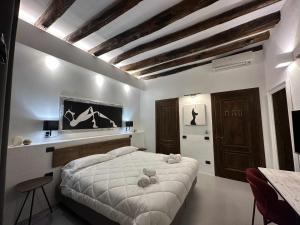 C&O Savoia Deluxe Rooms img25