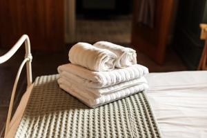 Pigeon House - Unique Barn with private garden, hot tub and wood burner