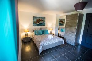 Maisons de vacances GITES DU MAS BEL-AIR ,PISCINE CHAUFFEE : photos des chambres
