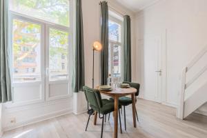Studio with mezzanine 150m from the metro