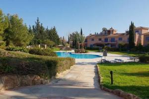 Limnaria Villas - Luxurious, spacious 3 bed apartment with pool views