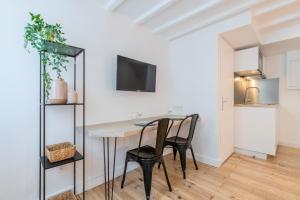 Lille center bright and functional studio