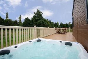 Waterside Retreat With Hot Tub
