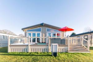 Lakeside Gem with Hot Tub