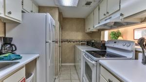 Southbay by the Gulf 91 only 75 Yards to Beach Townhome in the Heart of Destin