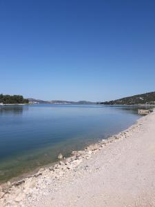 Ferienhaus am Wasser - Kuća RiO - iberische Finca in Dalmatien