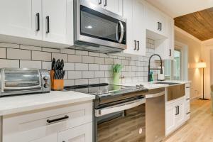 Idyllic Tampa Home with Private Pool 11 Mi to Beach