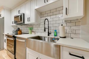 Idyllic Tampa Home with Private Pool 11 Mi to Beach