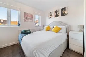 Last-Minute Specials l Modern House near City Center Sleeps 6 with Free Parking l By Zen Nights Short Lets & Serviced Accommodations - Aylestone