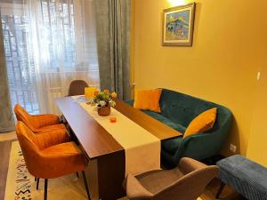 City centre stylish apartament with private backyard